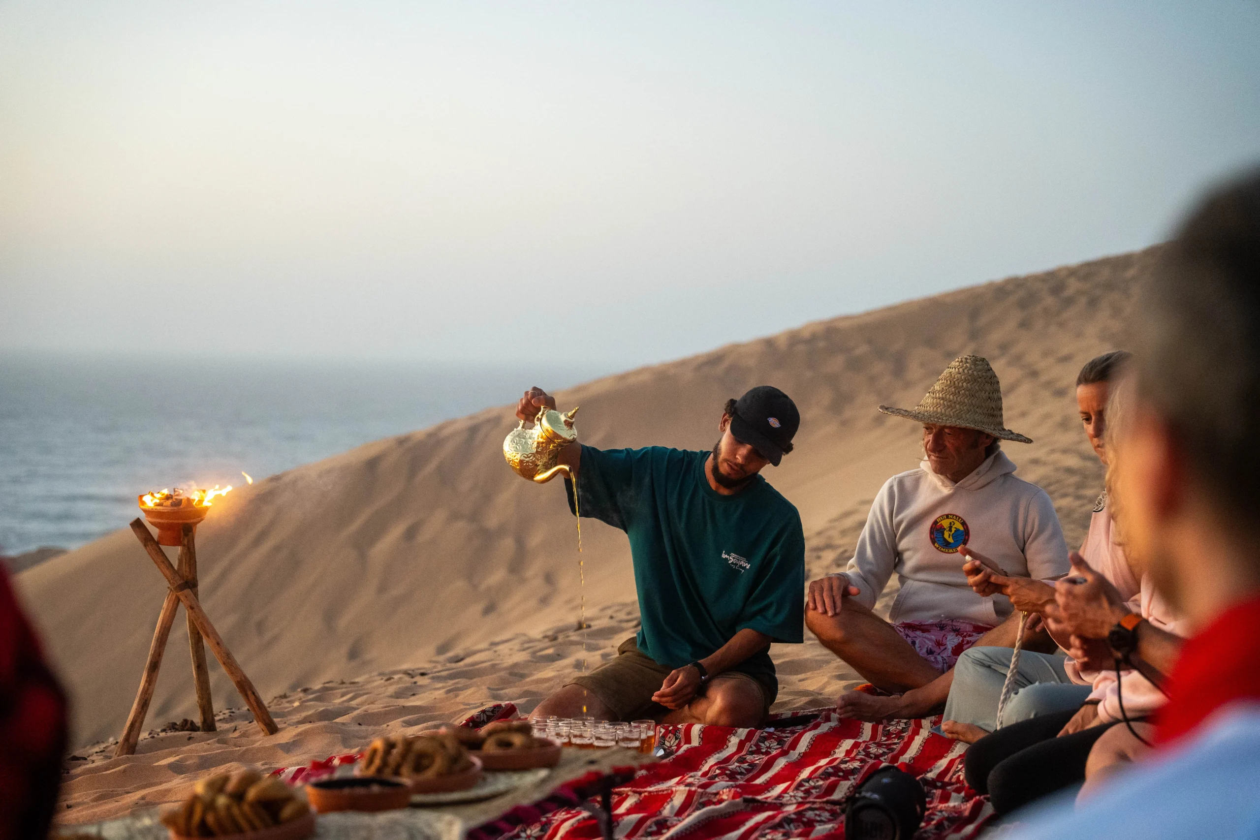 ayoub make moroccan tea for surffers at timlaline dunes after sundboarding