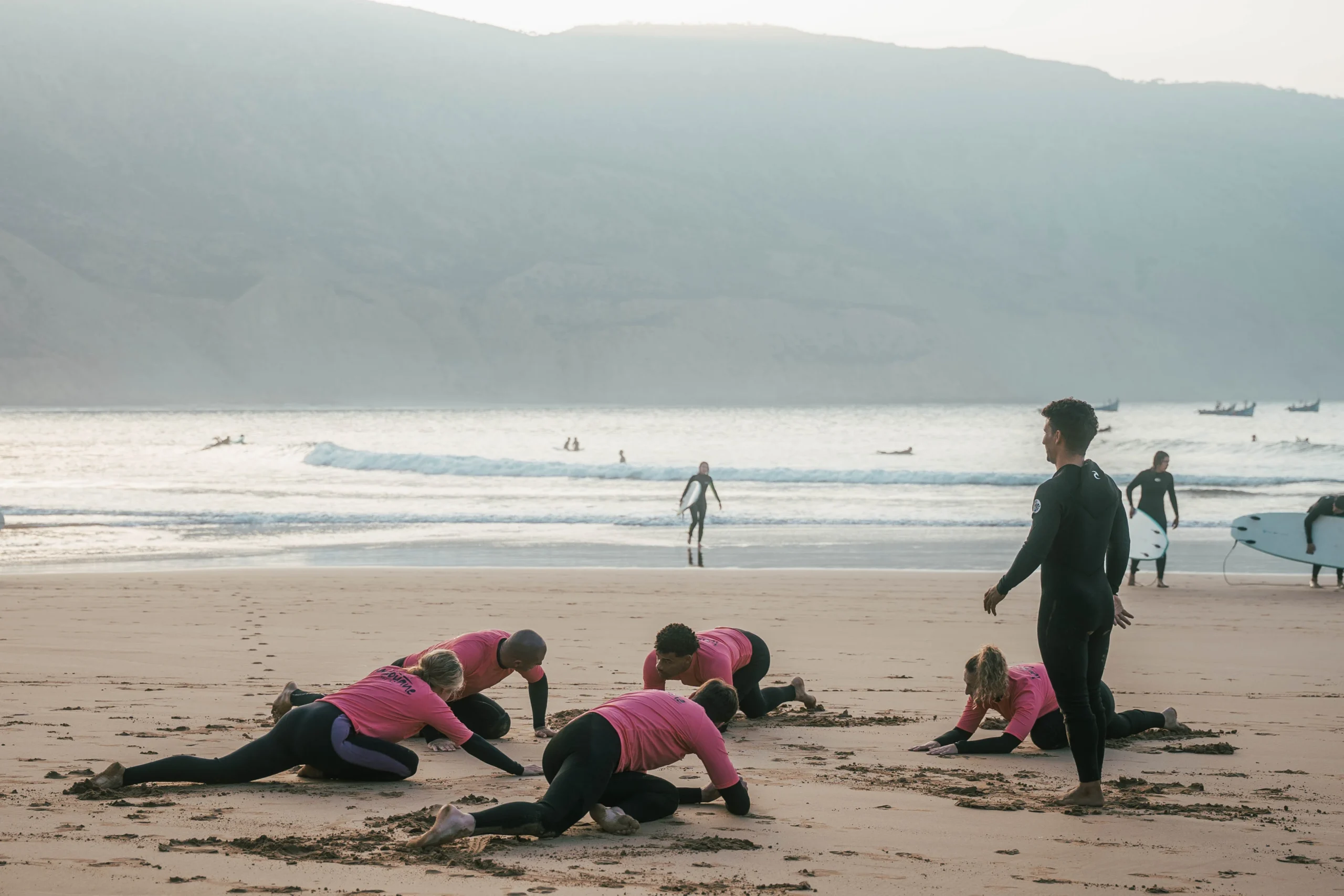 surf coach in bay imsoaune preparing surfers to ride longest right wave in morocco imsouane maroc